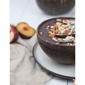 Leckere Kokos-Bowl für Urlaubsfeeling beim täglichen Früchstück